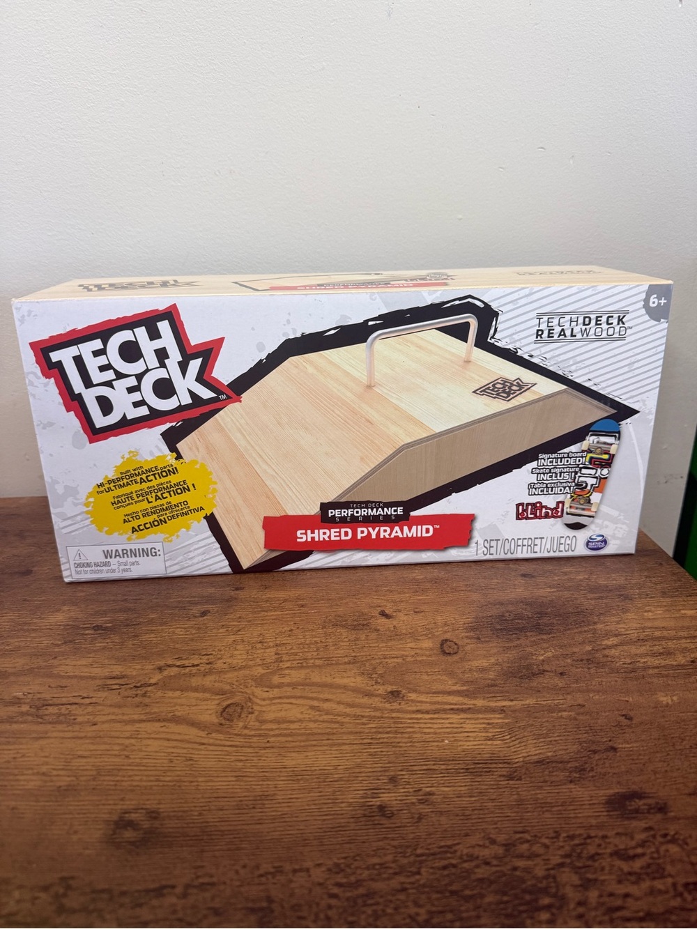 NIB Tech Deck Shred Pyramid Skate Park Ramp w Board Included